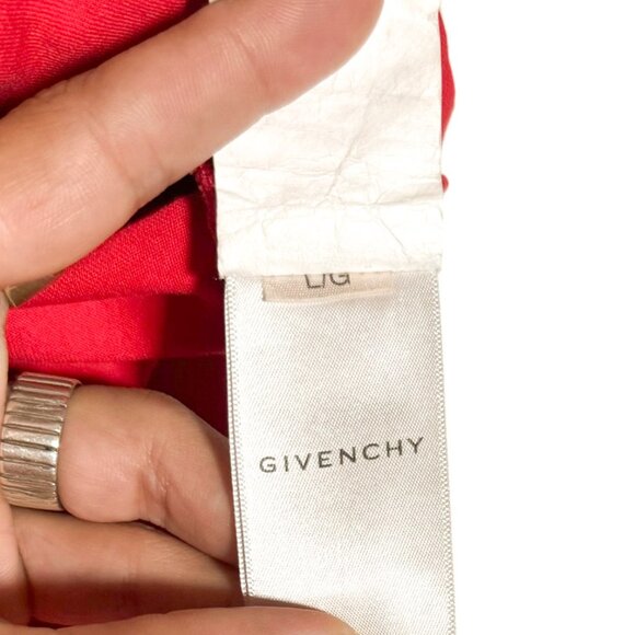 Givenchy SS21 Red Logo Gothic Print Oversized T-shirt - Picture 9 of 9